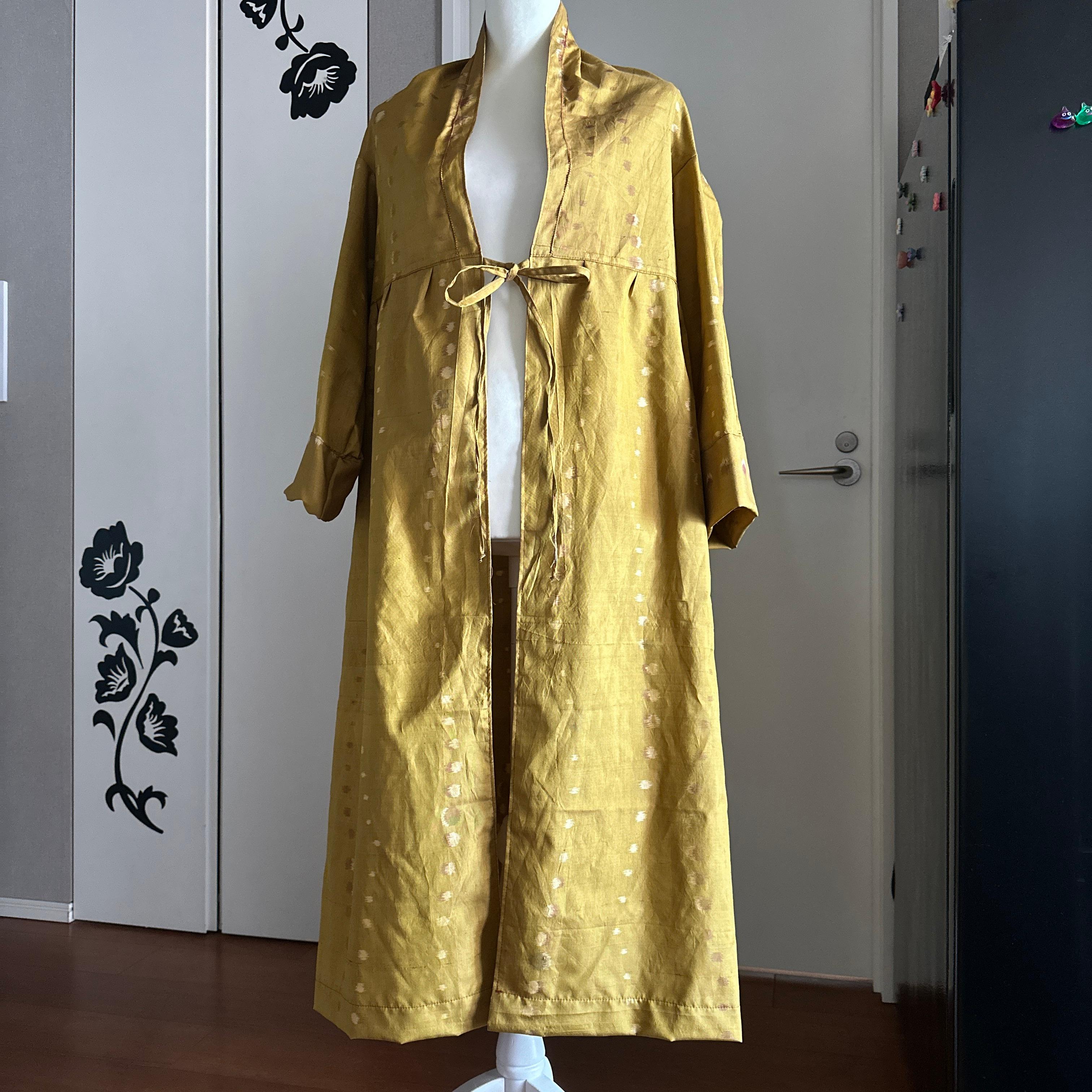 着物リメイク　うこん色水玉ストライプの銘仙からショールコート